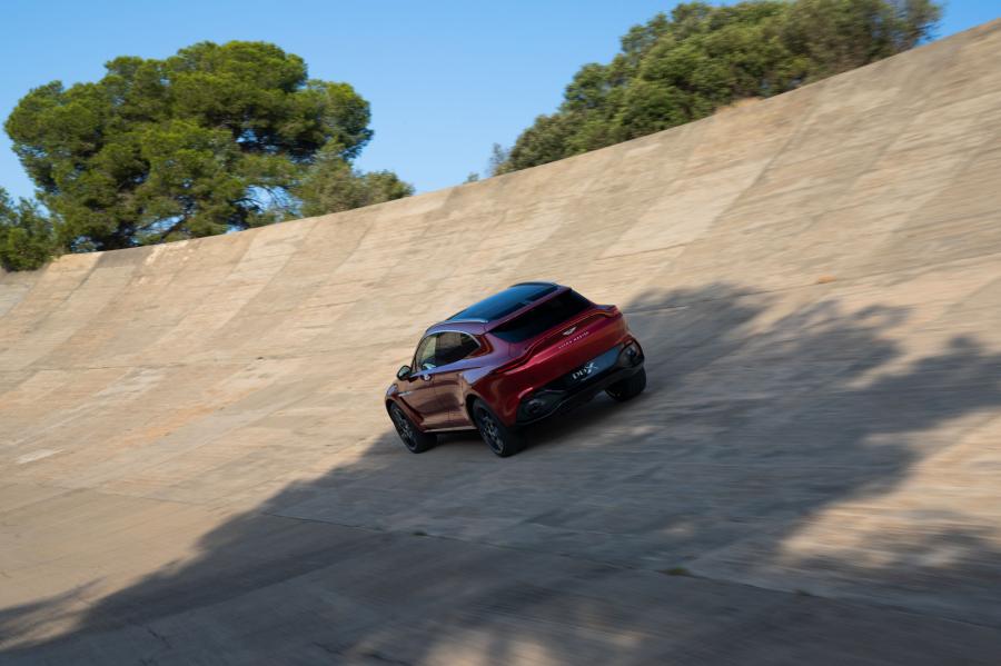  Aston Martin DBX 2020 года  (WW) (фото 19 из 40)